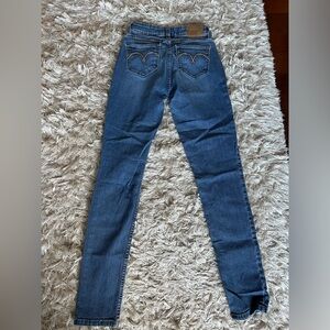 Levi’s Bold Curve Low Rise Skinny Medium Wash Jean